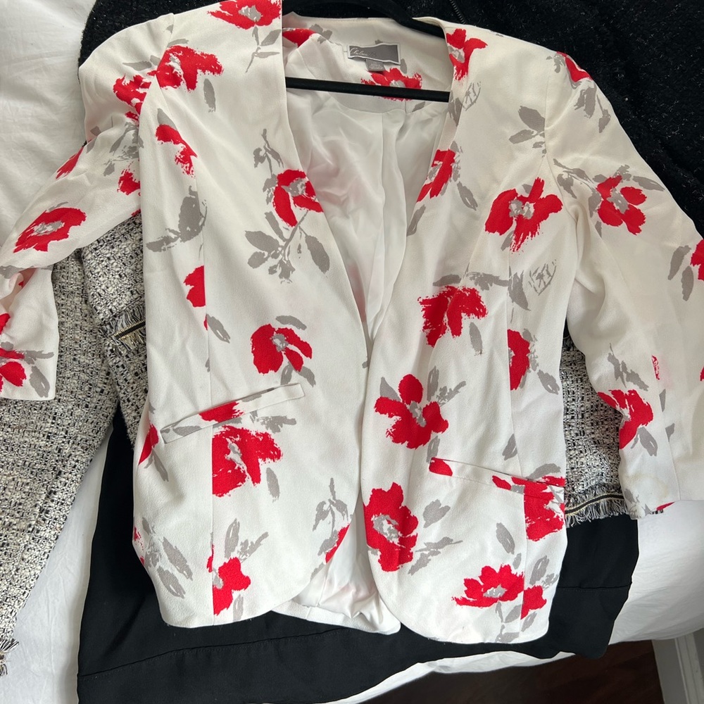 Chelsea 28 White Floral Blazer